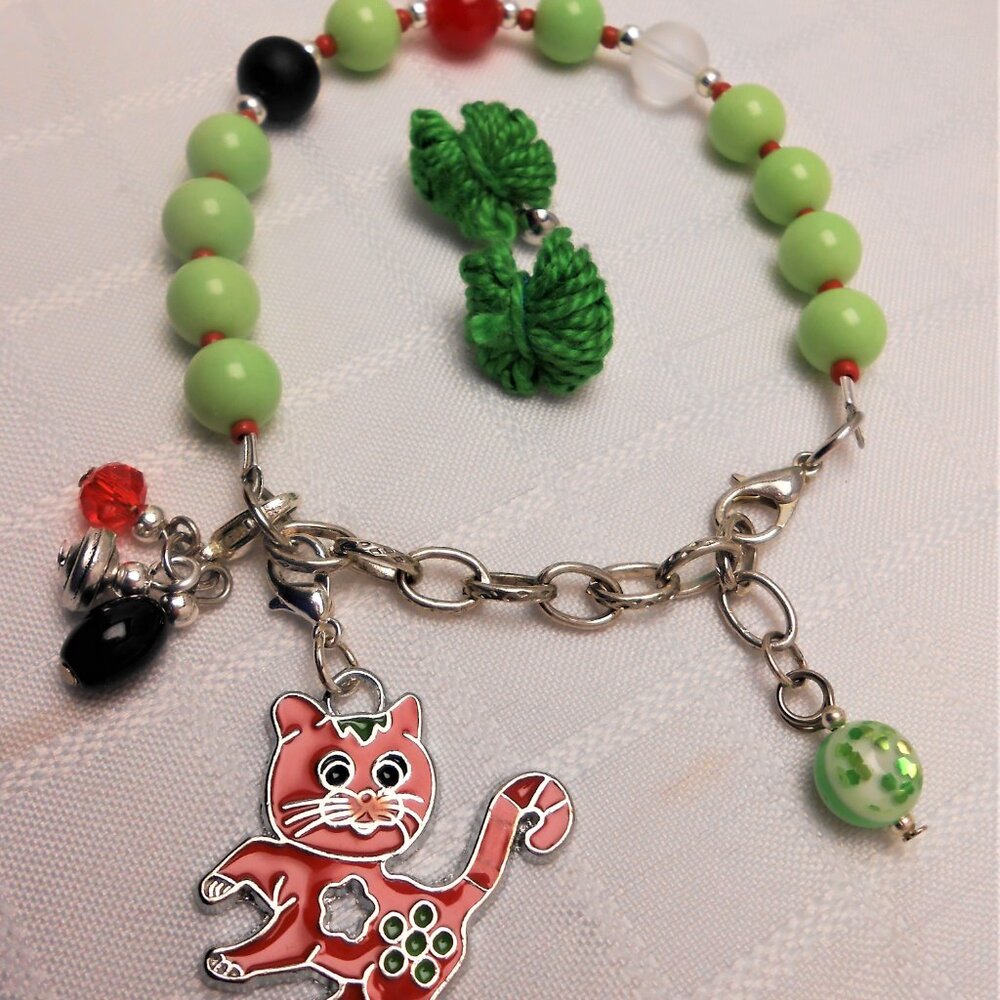 Handmade jewelry set: bracelet and two pairs of earrings No 905